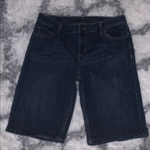 Simply Vera✨Vera Wang Jean denim stretchy Bermuda
